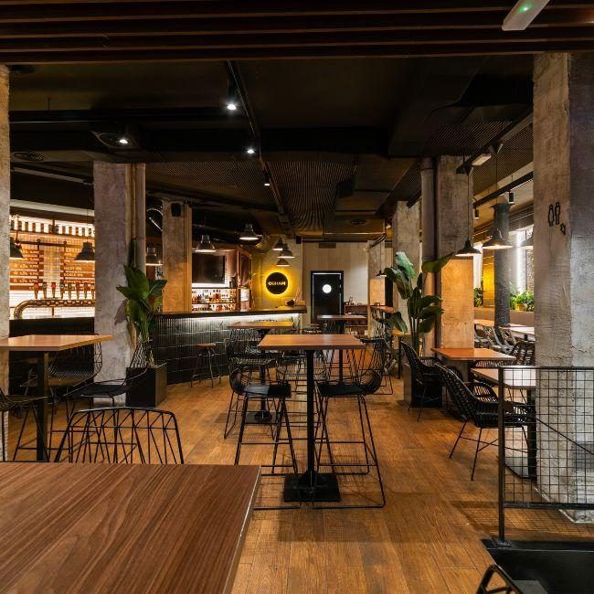 friends-afterwork-barcelona.jpg – Enjoy an unforgettable Thursday with friends at OGHAM.