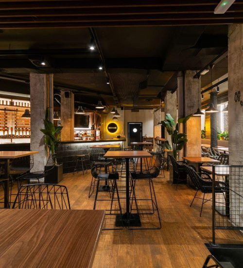 Exclusive networking event space with a private bar, DJ setup, and dynamic lighting for professional gatherings in Barcelona.